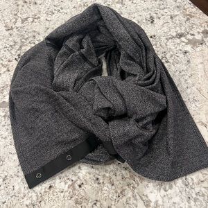 Lululemon Vinyasa Scarf in Black Herringbone